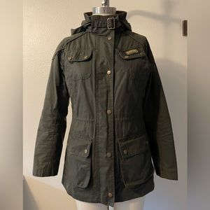 Barbour green women’s waxed cotton jacket with detachable hood. Size UK 8/ US 4